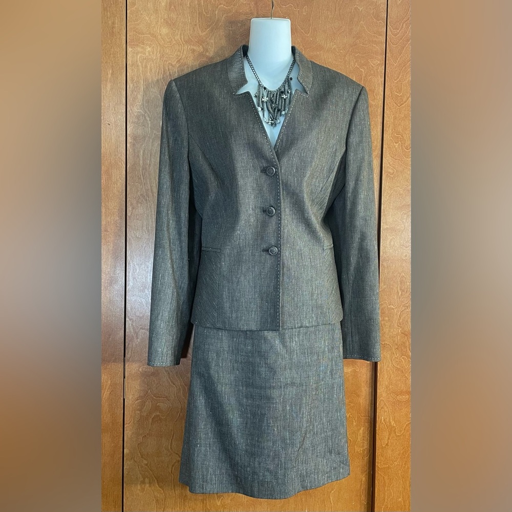 Classic Women's Gray Blazer and Skirt Set